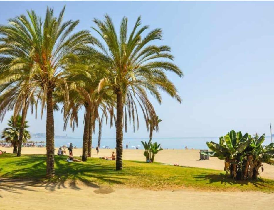 Malagueta 1 Linea De Playa Apartment Malaga Exterior photo
